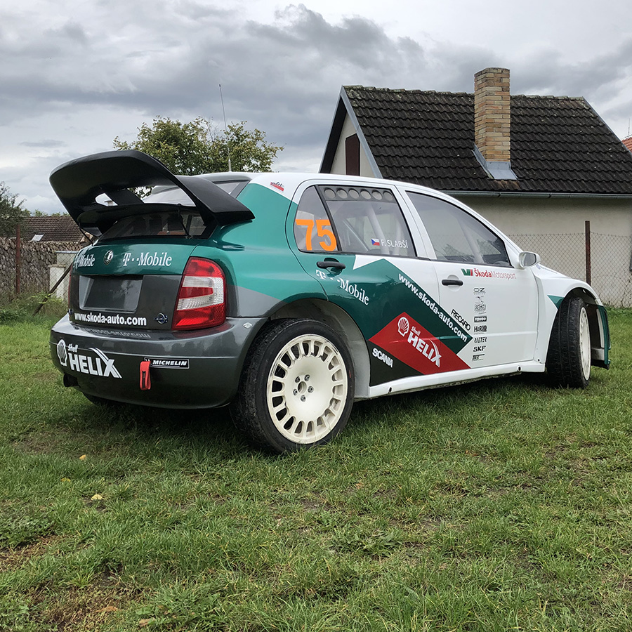polepy sportovních vozidel